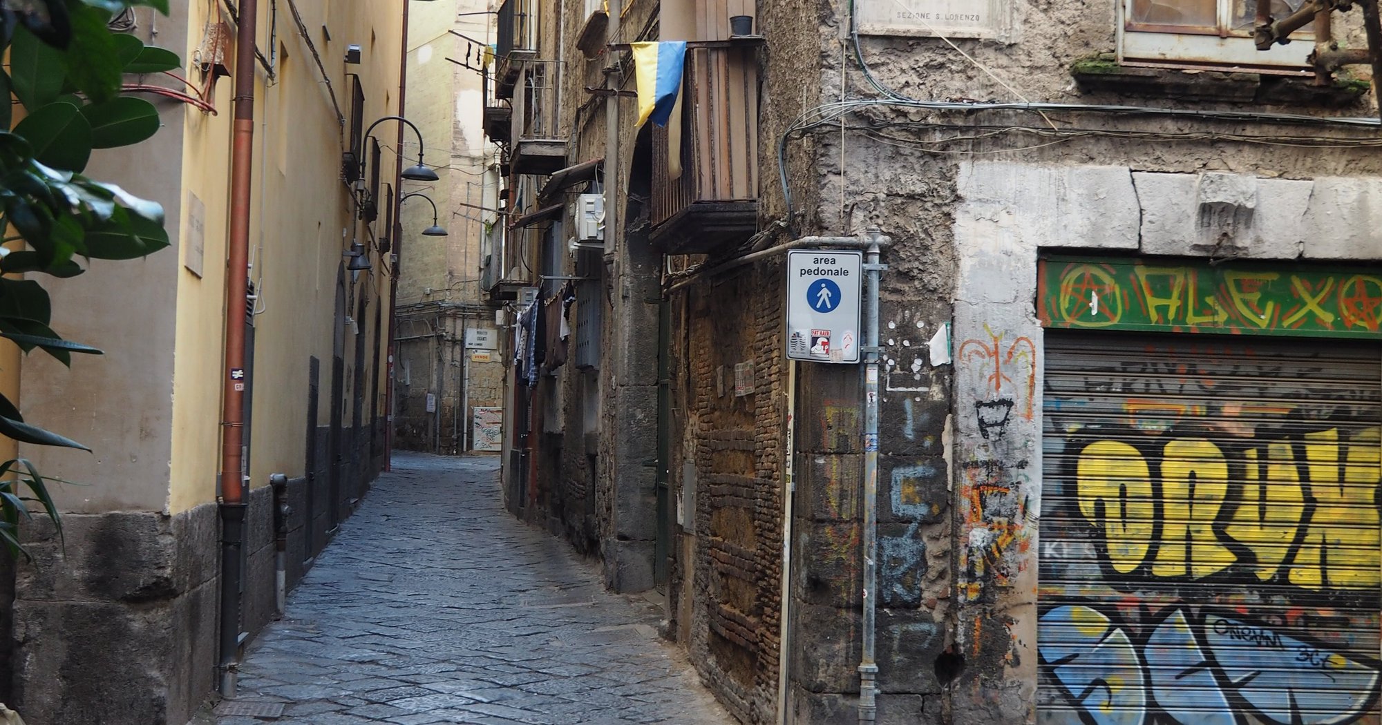 Neapel Decumano SuperioreNeapel Hauptstrasse Via AnticagliaNeapel Via