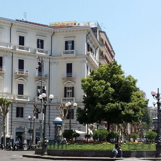 Stadtviertel Vomero, Neapel, Piazza Vanvitelli
