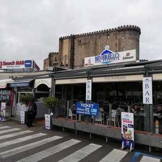 Neapel Hafen Beverello 