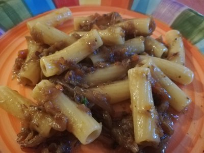 Pasta alla Genovese, typisches Gericht in Neapel