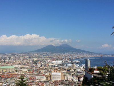 Panorama Neapel mit dem Vesuv im Hintergrung