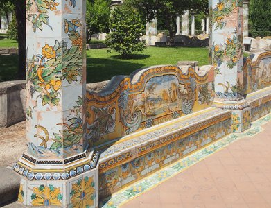 Basilika Santa Chiara, Neapel, Kreuzgang