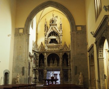 Kirche San Giovanni a Carbonara, Neapel. Innenansicht