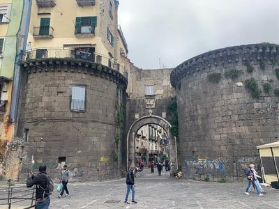 Porta Nolana, Stadttor, Neapel